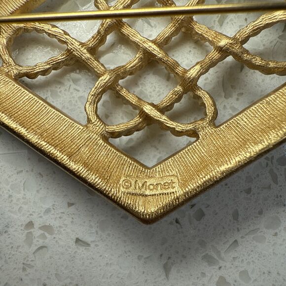 Vintage Monet‎ Goldtone Twisted Rope Blue Enamel Diamond Shape Brooch Pin - Picture 3 of 5